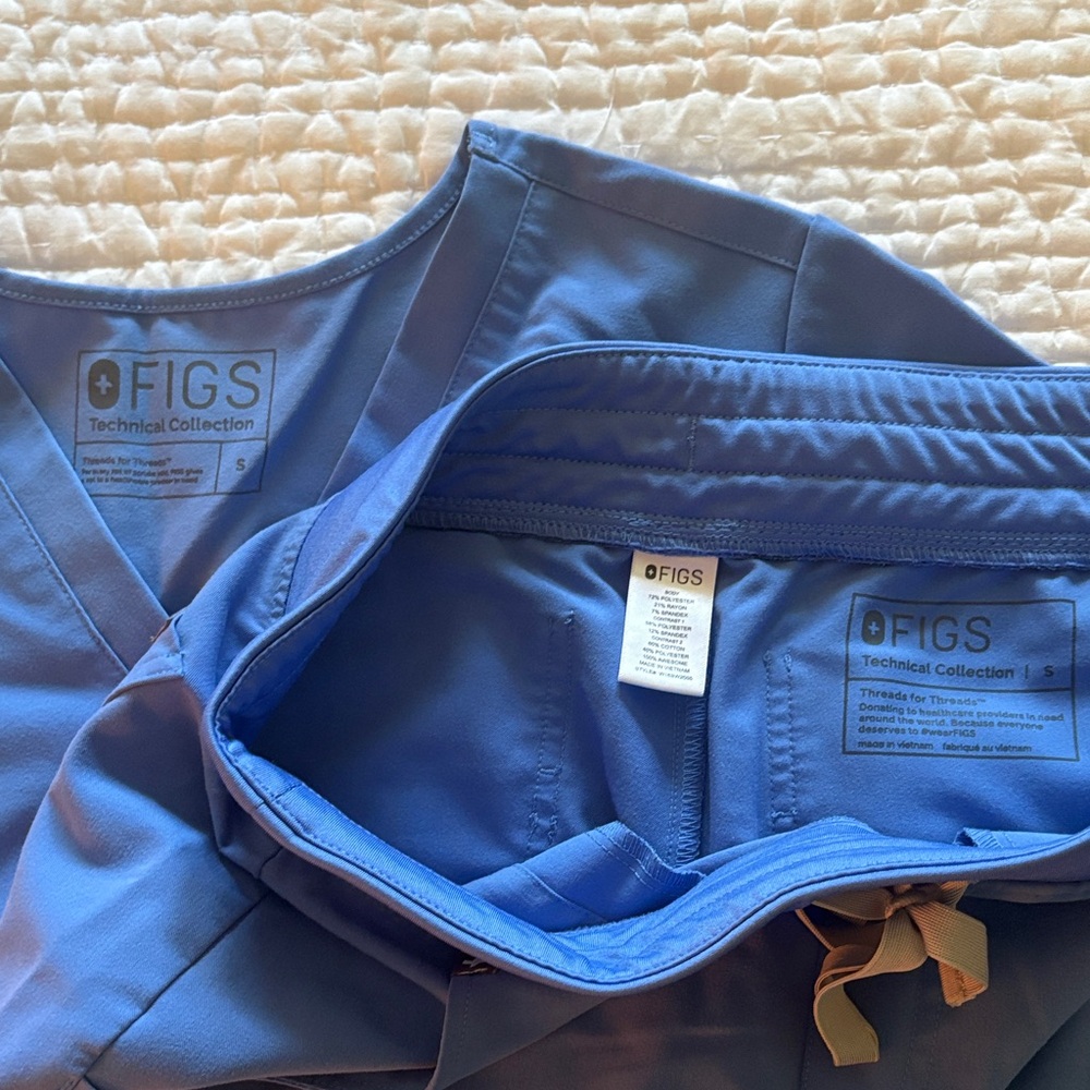 Figs Ciel Blue Caterina scrub Top and Zamora Jogger Pant Set, size small - Picture 3 of 3